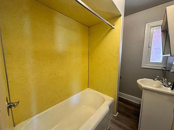 4th image of 324 Old 9th St APT 3
