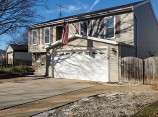 1120 Darby Ln, Roselle, IL 60172