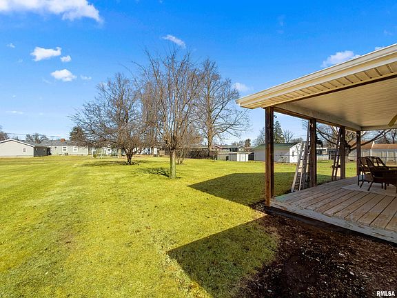 4th image of 1227 E Locust St