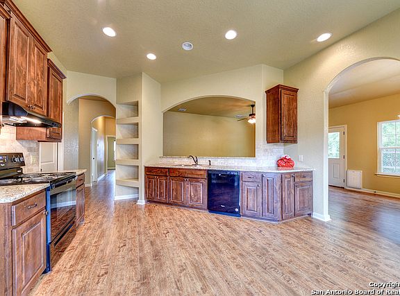 5th image of 162 Greenway Dr
