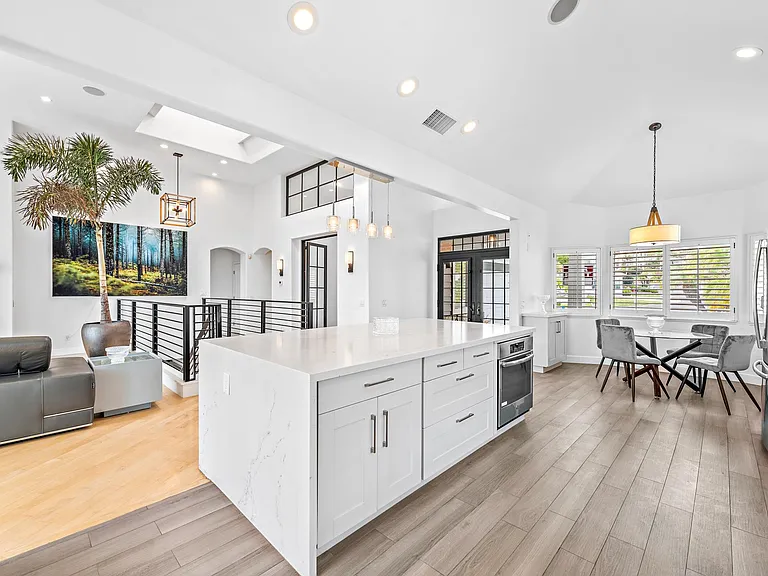 25256 Manzanita Dr — Photo 8