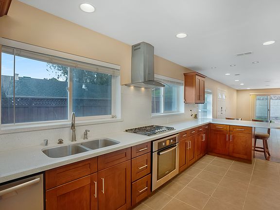 2nd image of 1591 Sequoia Ave
