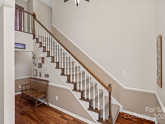 4th image of 7201 Groveview Ct