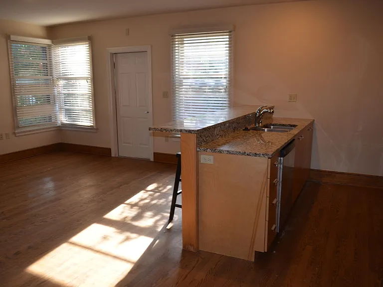 1013 E. Walnut — Photo 7