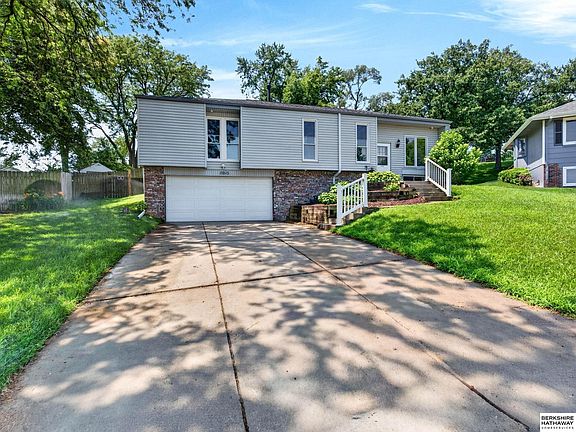 2nd image of 15515 Jackson Cir