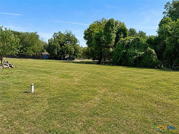 5th image of 105 Navasota Ln