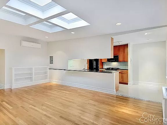 3rd image of 4 E 12th St Penthouse 4
