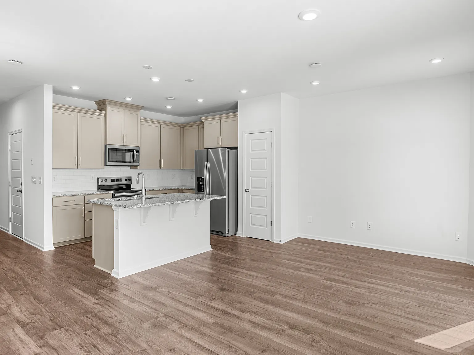 3 bed, 2.5 bath, 1463 sqft, $2,500 — Photo 4