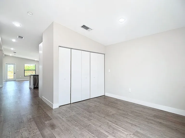 2505 Storter Ave — Photo 17
