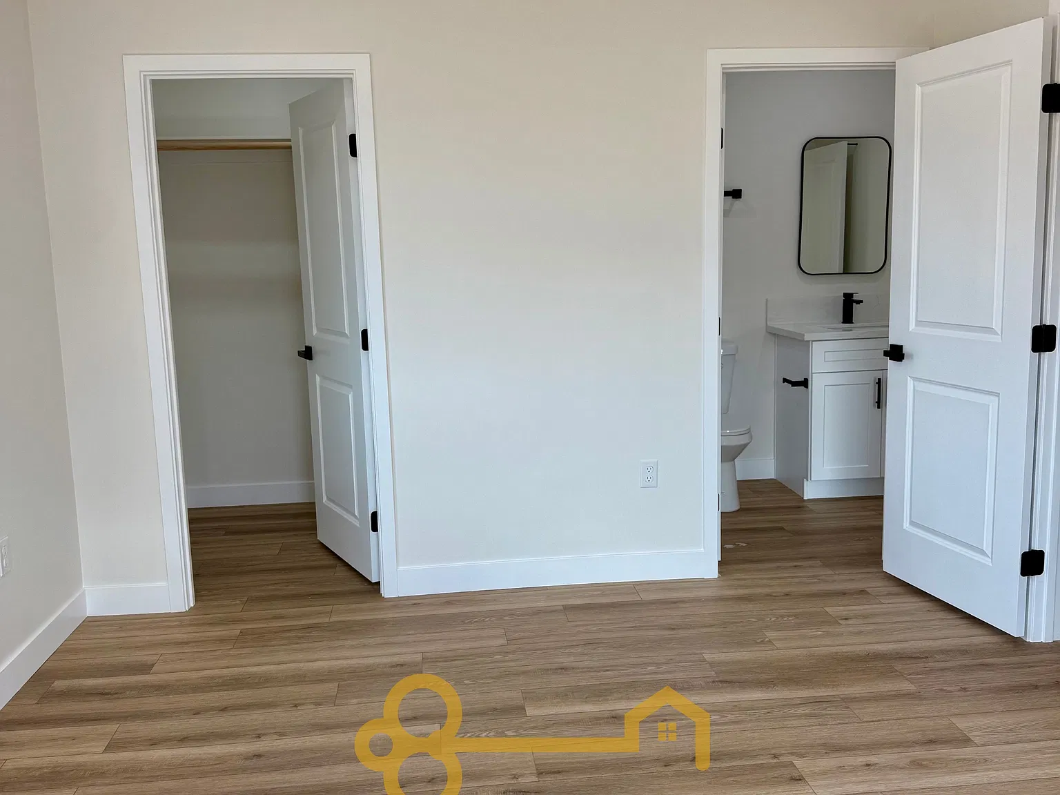 21511 Lyn St — Photo 3