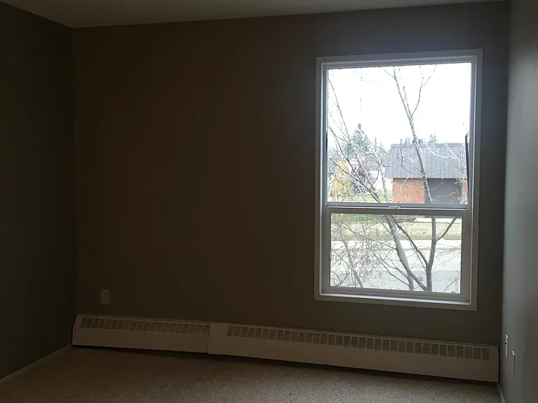 91 Cosgrove Cres #202-RED — Photo 2