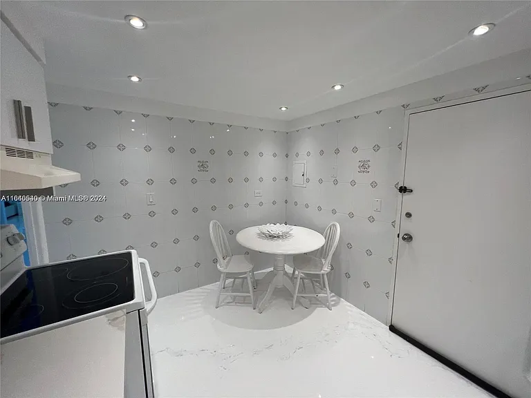 5555 Collins Ave #7T — Photo 8