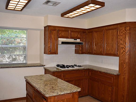 4th image of 3303 Cave Springs Dr