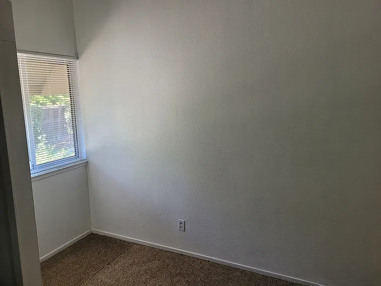 6835 N Pershing Ave — Photo 3
