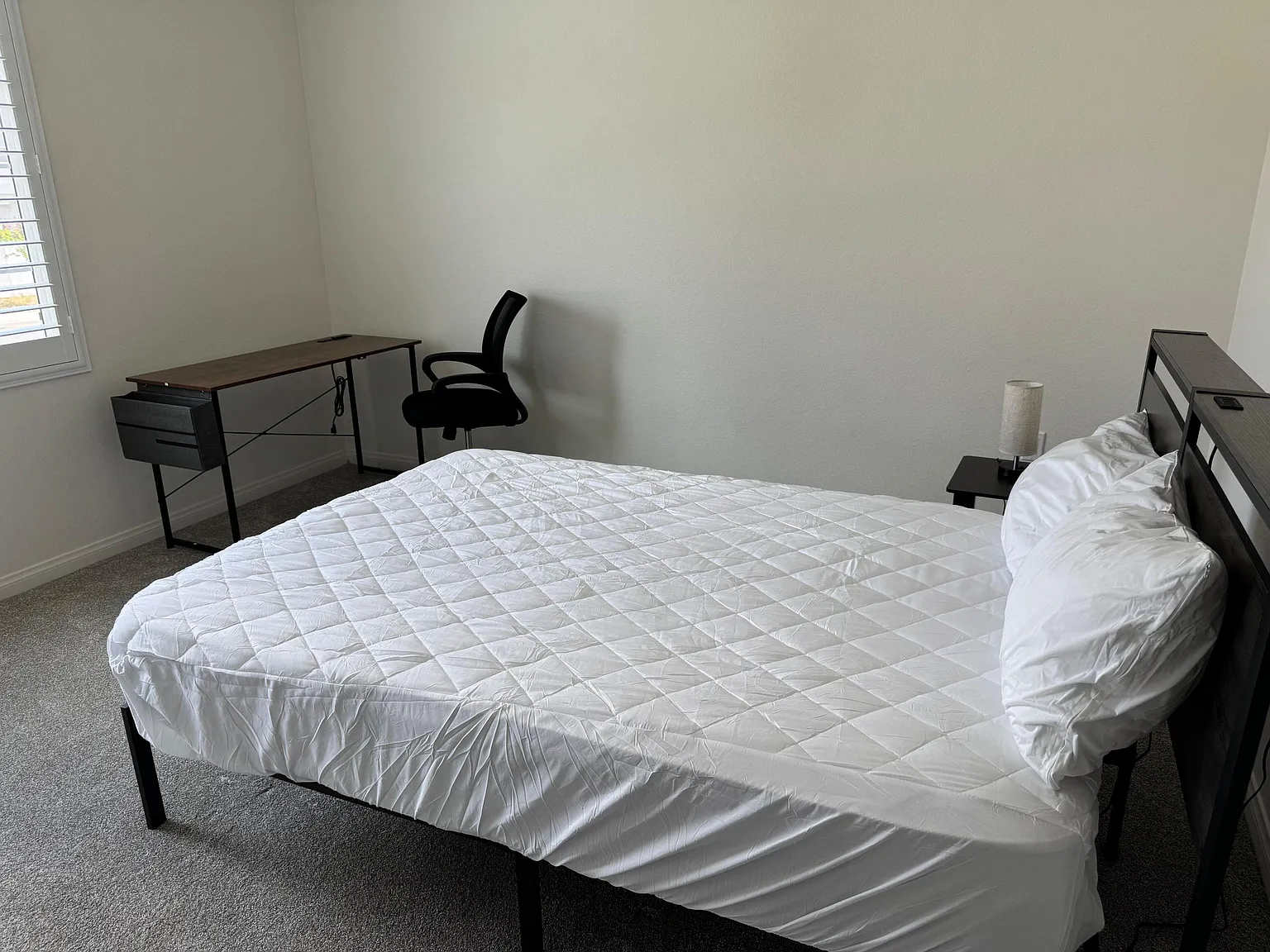 2 bed, 1.0 bath, 3267 sqft, $1,408 — Photo 2