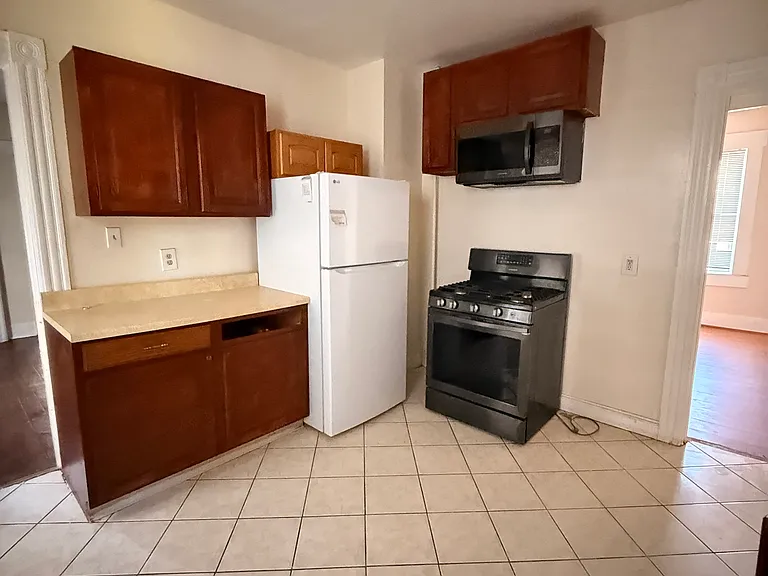 426 Jane St #1 — Photo 6
