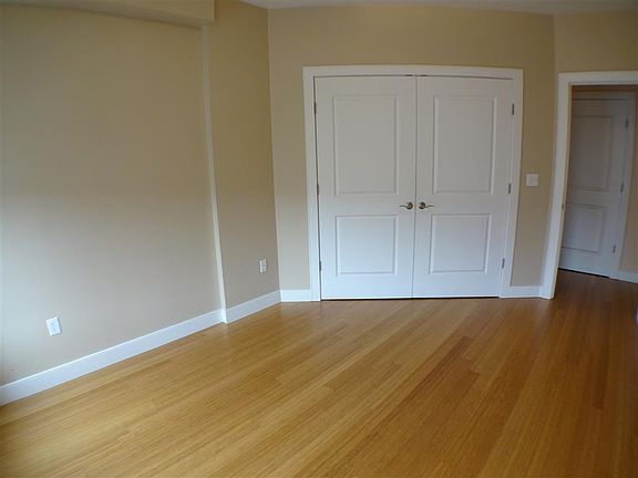 5th image of 152 Old Colony Ave Unit 17