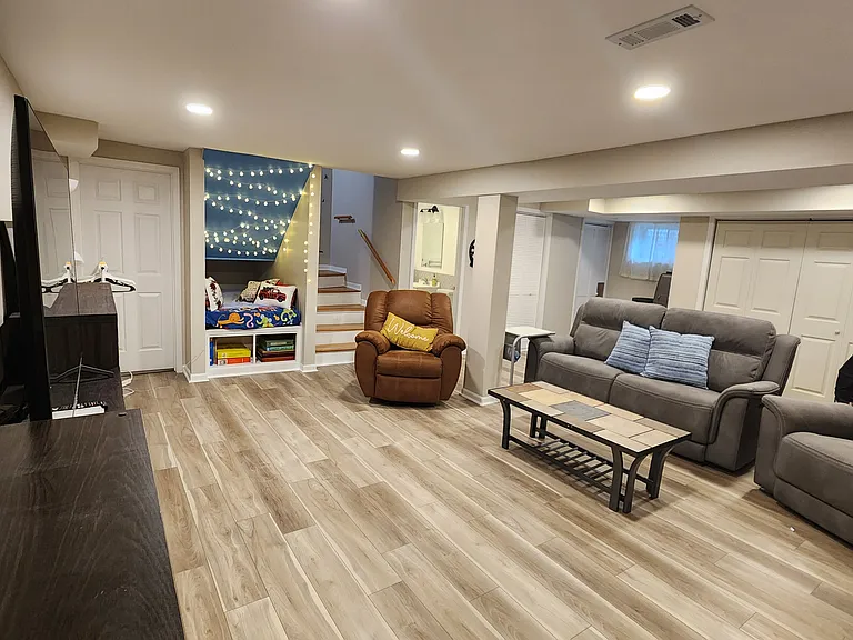 1807 Monroe Ct — Photo 17