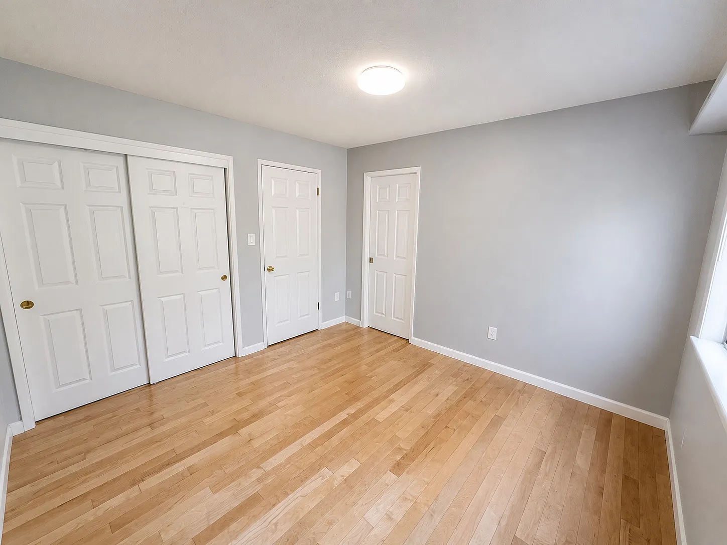 5 bed, 2400 sqft, $1,250 — Photo 3