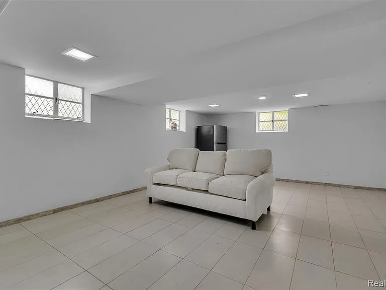 4918 Ainsley Ave — Photo 32