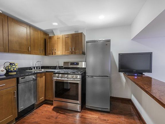 2nd image of 211 Thompson St APT 5C