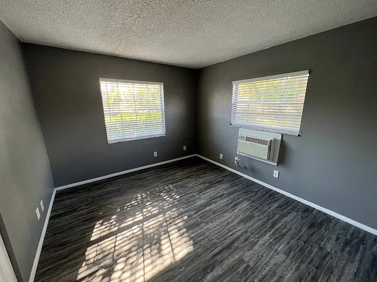111 SW Madison Cir N — Photo 8