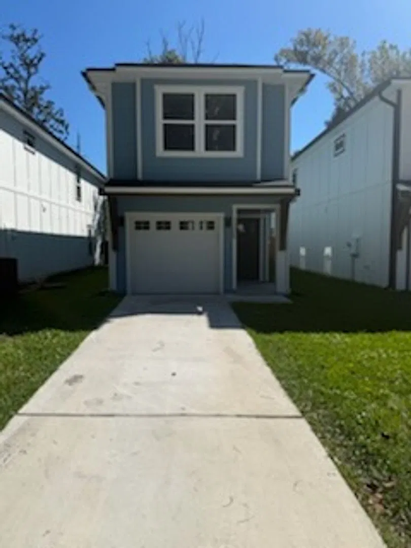 3-Bedroom, 2.5 Bath Single Family for Rent in Jacksonville, FL | Attached Garage & Modern Kitchen — Photo 1