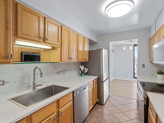 5th image of 70 W Huron St APT 2602