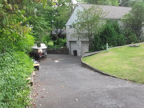 5th image of 8 Stiles Dr