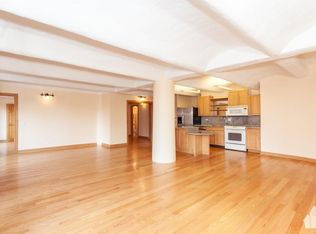 349 N Canal St #402, Chicago, IL 60606