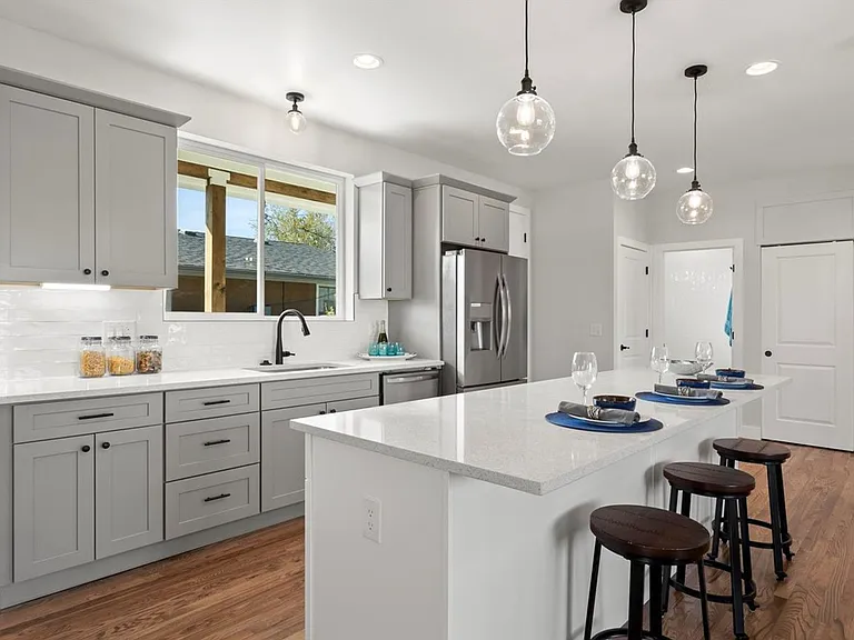 2525 W Wesley Ave — Photo 3