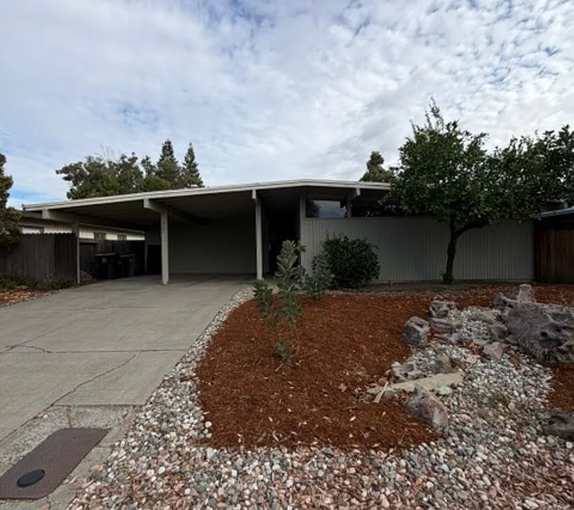 557 Villanova Dr