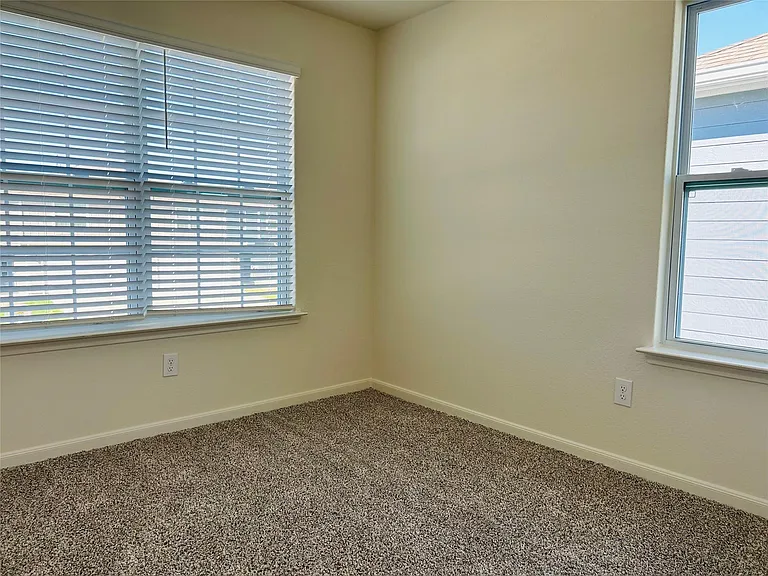 229 Marsh Ln — Photo 10