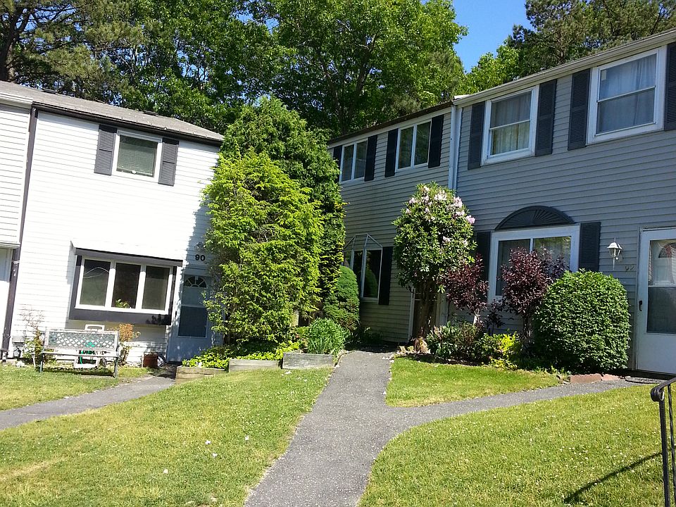 1st image of 90 Hill Ct #90