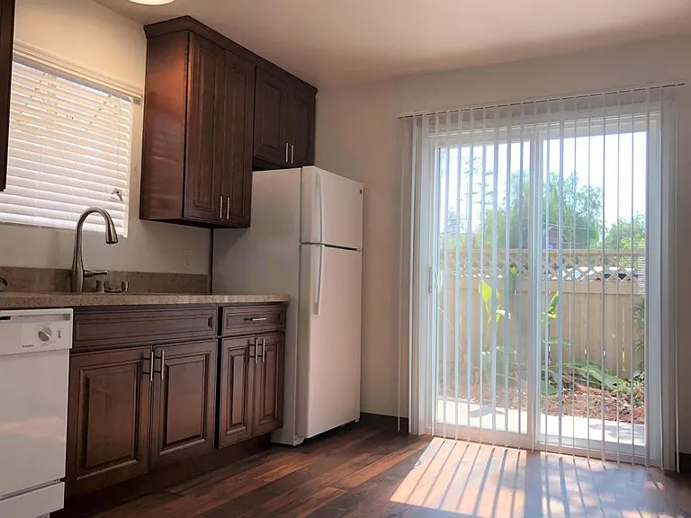 Lamar Garden Townhomes — Photo 32