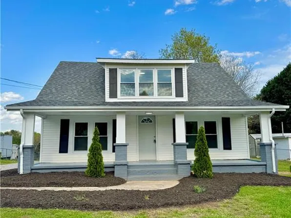 236 Cricket Clubhouse Rd, North Wilkesboro, NC 28659