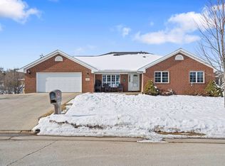 2461 Whitetail Dr, Asbury, IA 52002