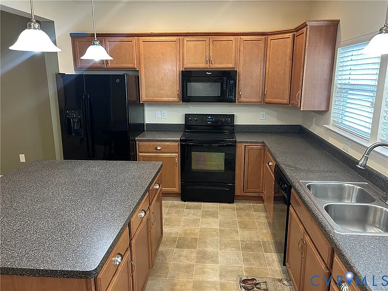 8213 Center Path Ln — Photo 5