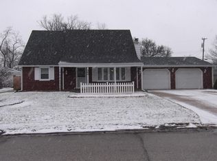 384 Stonehill Dr, Valparaiso, IN 46385