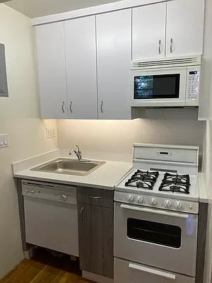 Rented by Georgine Podhorsky, LREB | media 2