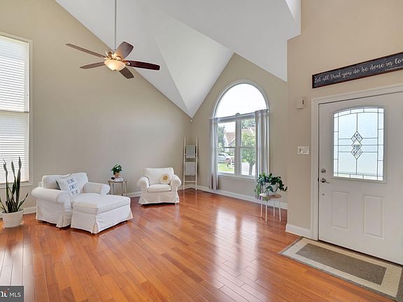 3rd image of 7 Shamrock Ct