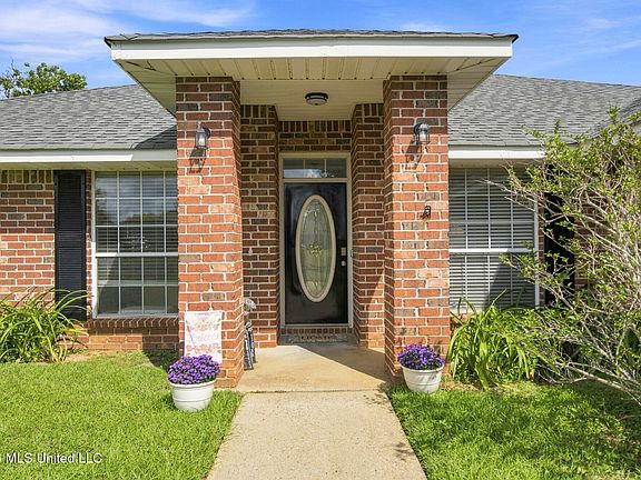 4th image of 13071 Windcrest Ln