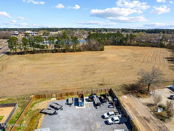 4th image of Old Fannin Rd