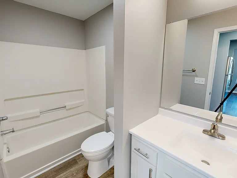 Burlington Oaks Apartments — Photo 32
