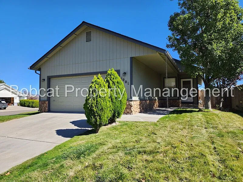 3 bed, 2.0 bath, 1261 sqft, $2,503 — Photo 1