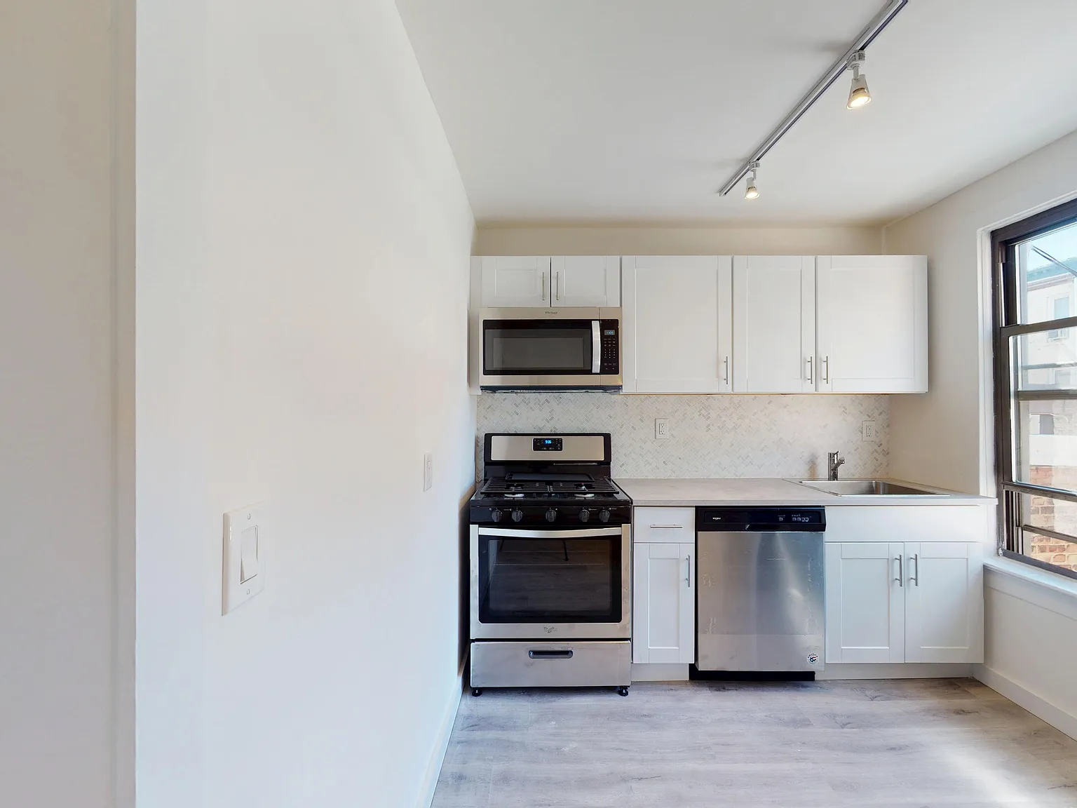 2 bed, $3,600 — Photo 3