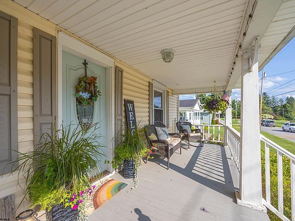 4th image of 222 Johnson Ave