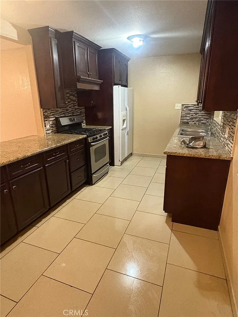 2 bed, 1250 sqft, $1,500 — Photo 3