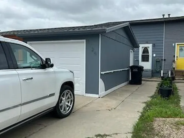 1126 E Ridge Ct, Williston, ND 58801