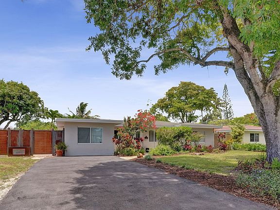 4th image of 3560 Lloyd Drive